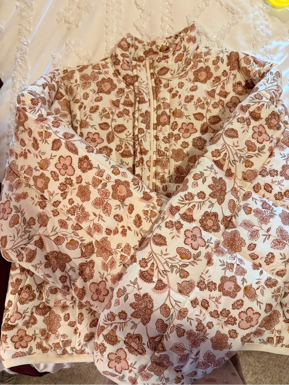 Altar'd State Cream Jacket with Brown Floral Print
Perfect for fall 🍁🍂